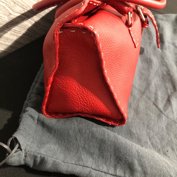 💥SOLD💥🌺Authentic Fendi Baguette Handbag in Red Leather🌺 - Picture 11 of 17